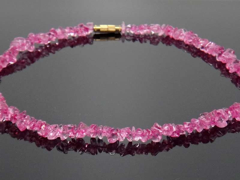 Stone handicrafted necklace - Magenta