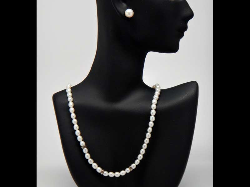 Real pearls necklace fine design