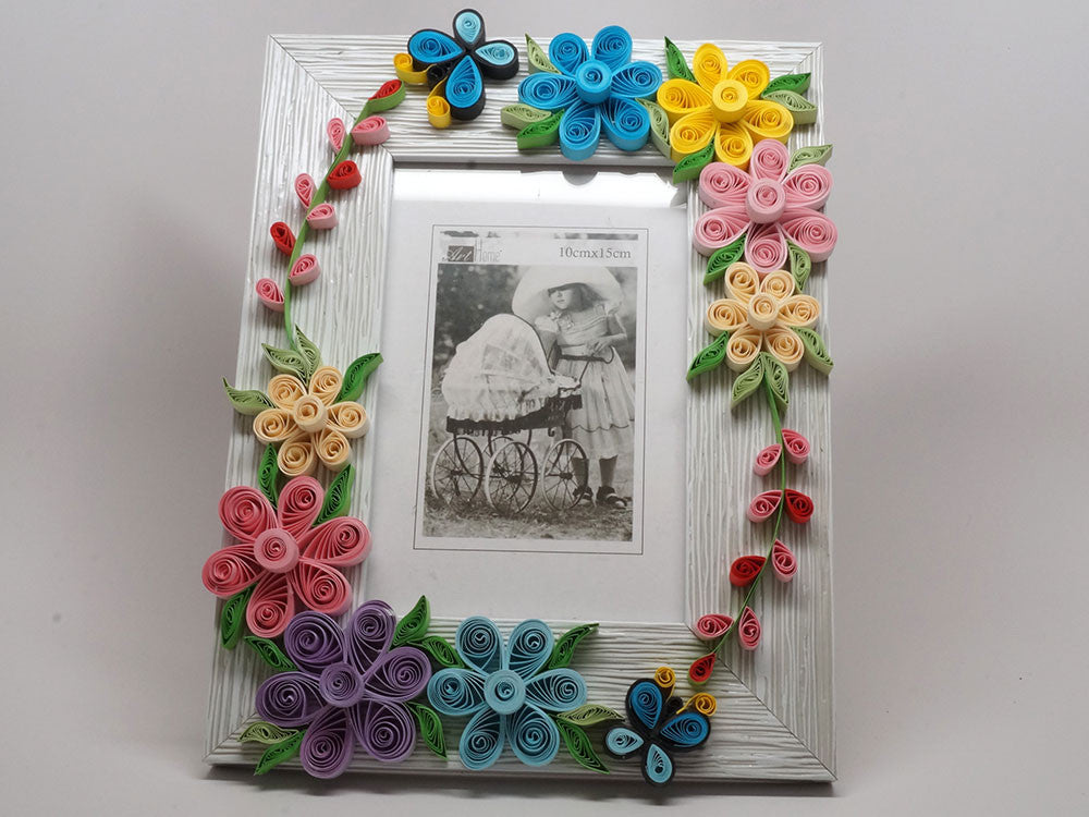 Paper filligree 3D handmade flower decorated photo frame