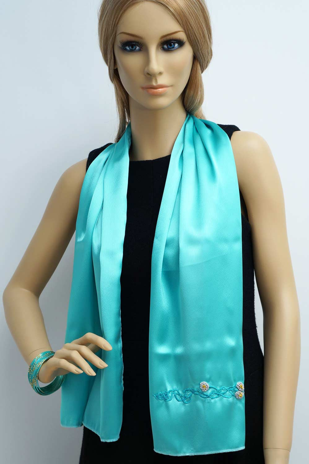 Metal handmade flower embroidery shawl