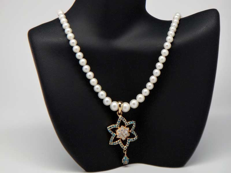 Real pearls necklace with azure pendant