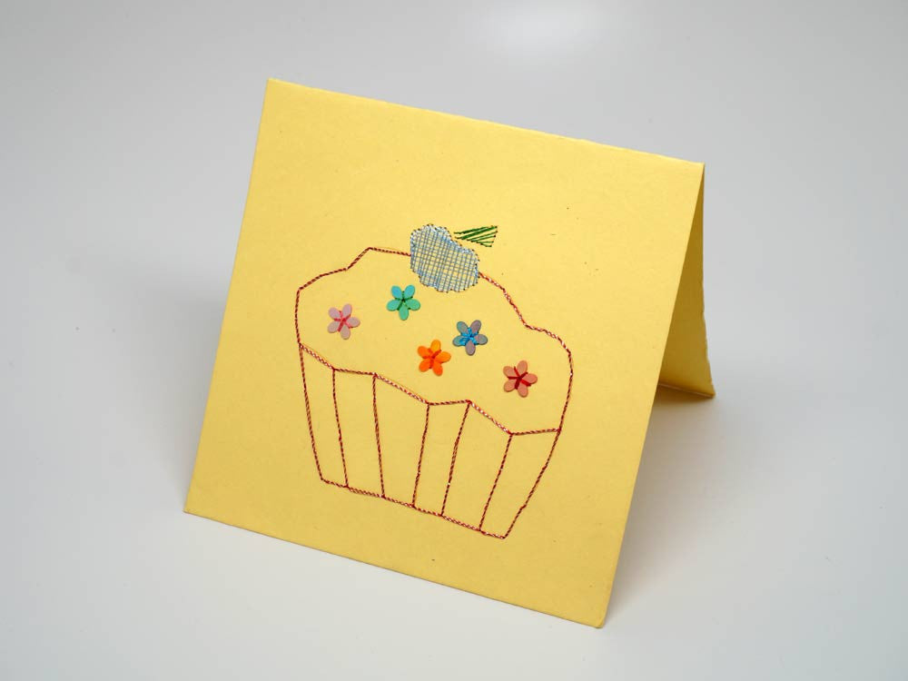 Yellow embroidered greeting card - cake