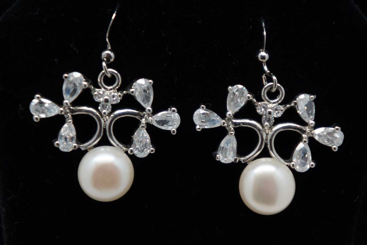 Elegant silver and real pearls earrings