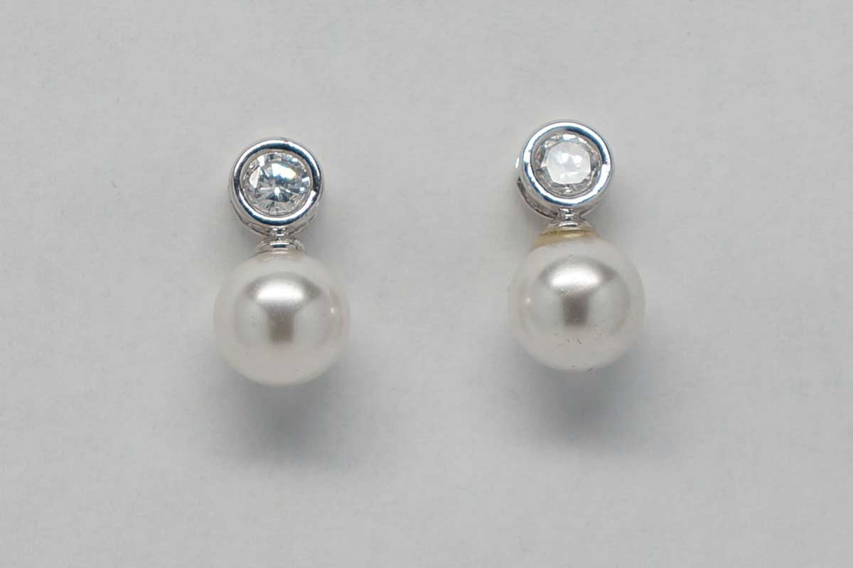 Crystals and pearls earrings
