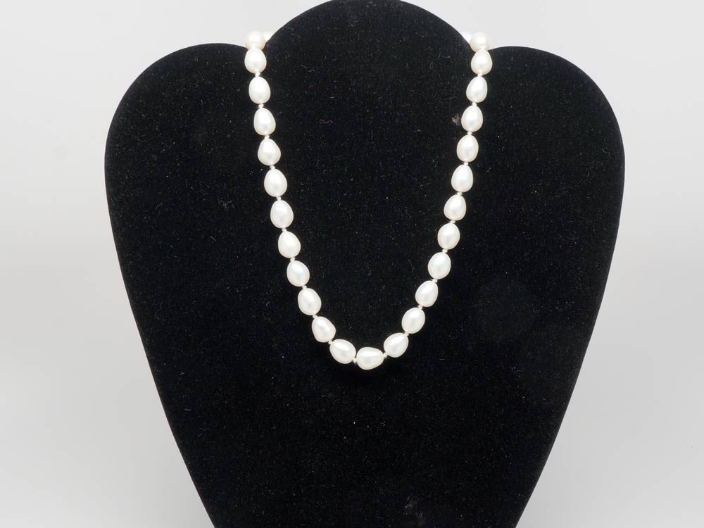 Real oval pearls necklace