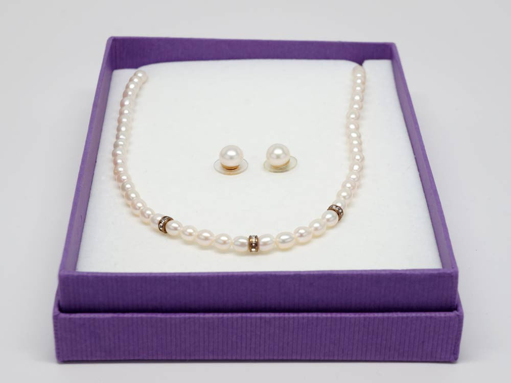 Real pearls necklace fine design