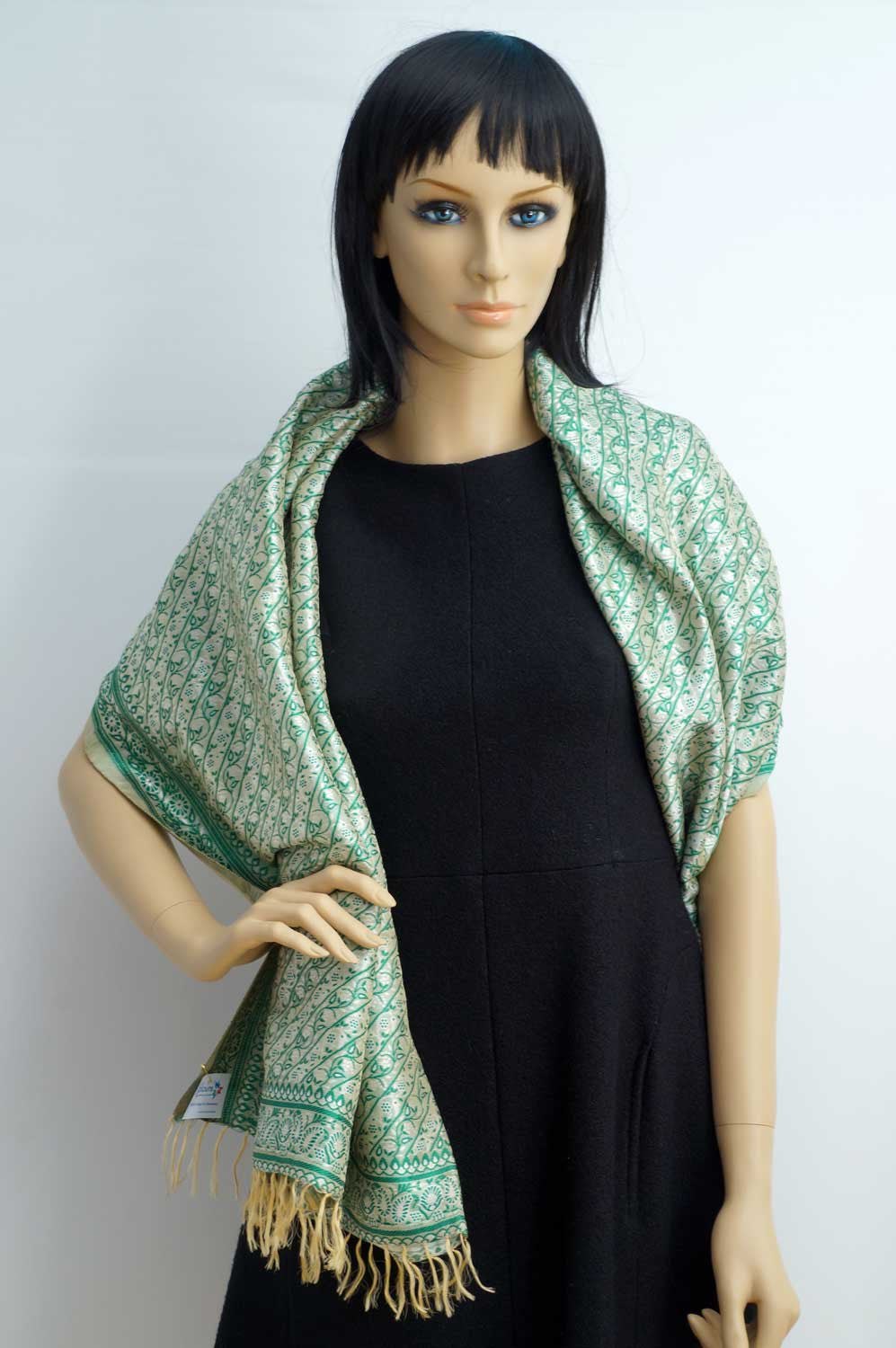 Green large silk shawl flowery embroidery