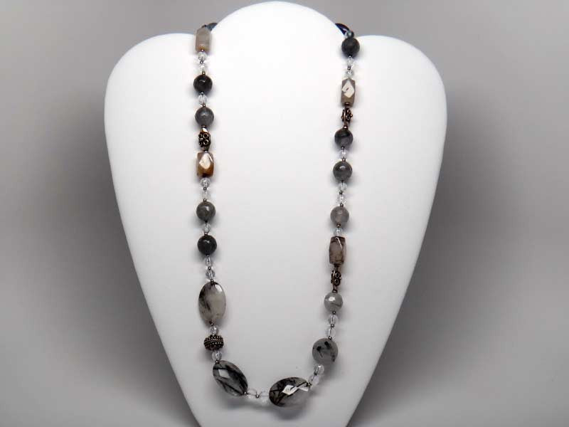 Necklace with hard stones, crystals and metal decors
